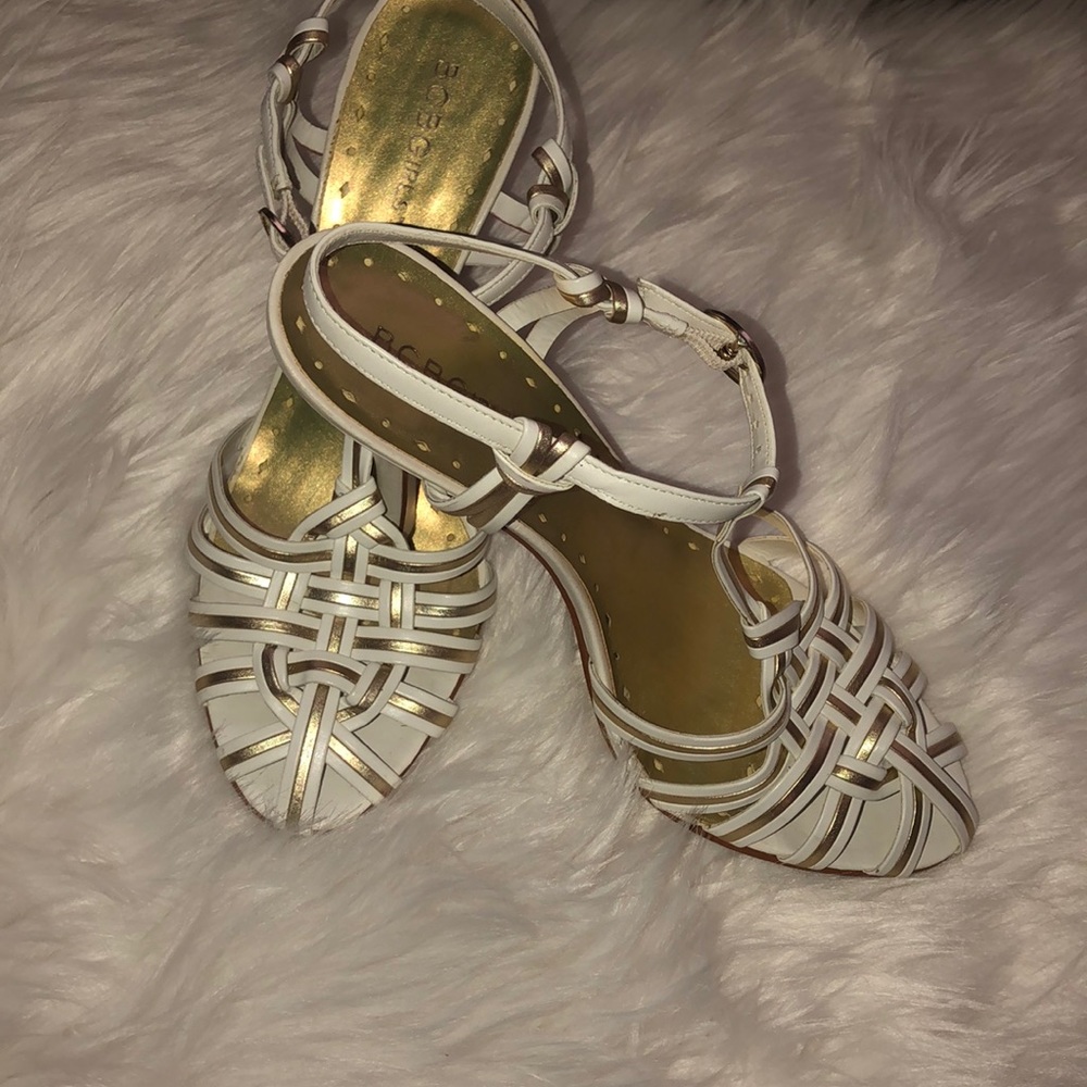 8B BCBG white sandals